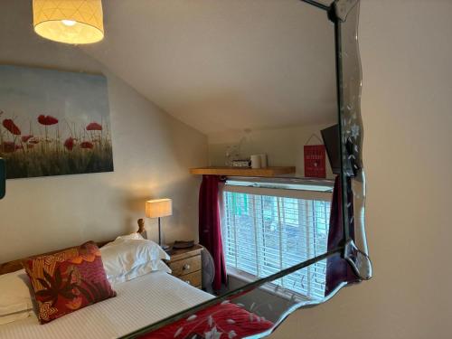 a bedroom with a bed and a window in a room at 3 Cambridge Villas in Ambleside