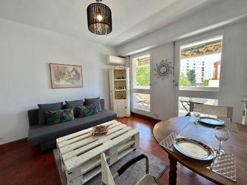 Photo de la galerie de l'établissement Chez Emma - Appart terrasse proche Hôpitaux Universitaires Timone - Conception, à Marseille