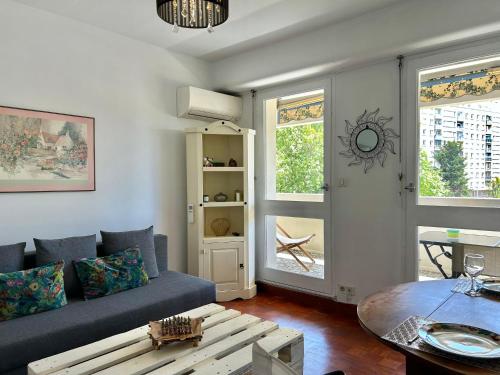 Photo de la galerie de l'établissement Chez Emma - Appart terrasse proche Hôpitaux Universitaires Timone - Conception, à Marseille