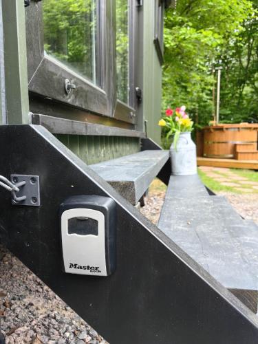 トンブリッジにあるBell Nook- Shepherd's hut with a spacious wood-fired hot tubのギャラリーの写真