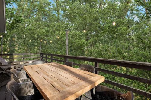 Balkón nebo terasa v ubytování Fireplace Grill Games & Dogs near Bryce Resort