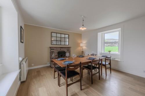 Φωτογραφία από το άλμπουμ του Gillean House-Spectacular beachfront property-Skye σε Tarskavaig