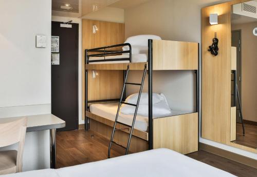 a dorm room with bunk beds and a bed at B&B HOTEL Les Herbiers in Les Herbiers