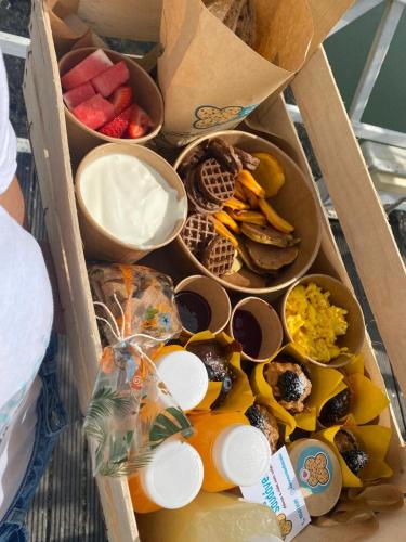 Đồ ăn tại/gần thuyền