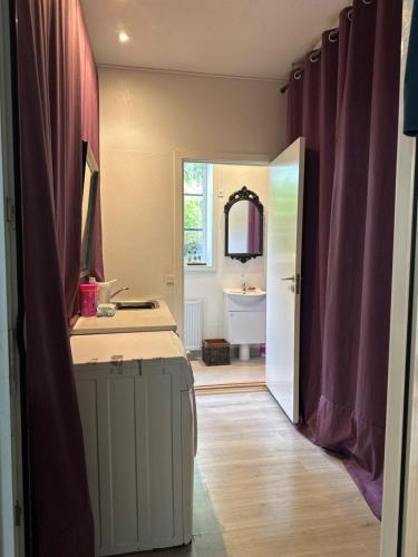 Kuchyň nebo kuchyňský kout v ubytování Hobro guesthouse
