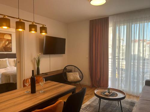 Apartment Gold Shine