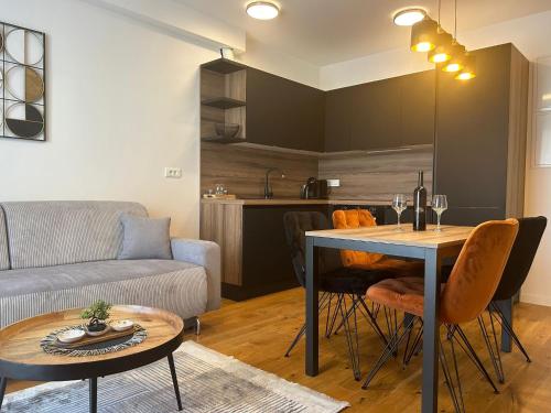 Apartment Gold Shine