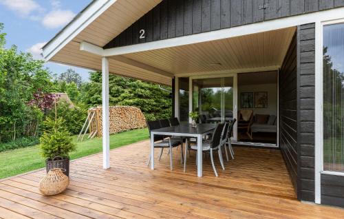 Zahrada ubytování Three-Bedroom Holiday Home In Grenaa