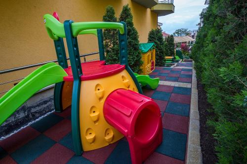 Herní místnost nebo prostor pro děti v ubytování JBH Hotel