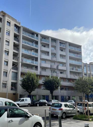 Le soleil Niçois, proche du port