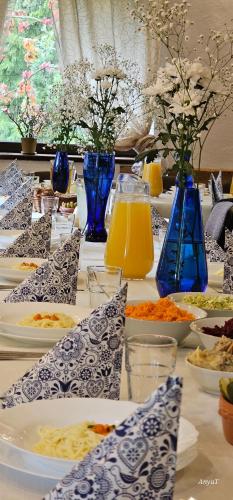 Makanan di atau berdekatan resort
