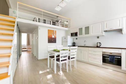 R39 Twin I and II - Center Market Garden Studios with AC