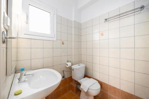 Bilik mandi di Villa Ioanna Agios Stephanos
