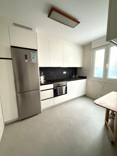 Habitación cerca del centro, baño y cocina compartida