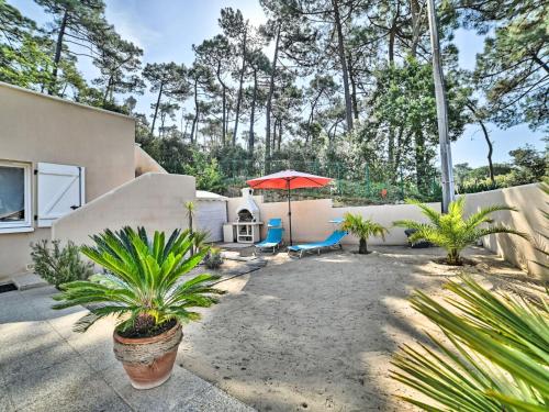 En have udenfor Holiday Home Les Epinouses by Interhome