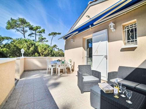 Et opholdsområde på Holiday Home Les Epinouses by Interhome