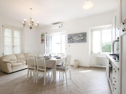 Imagine din galeria proprietății Holiday Home Villa Gabriele by Interhome în Forte dei Marmi