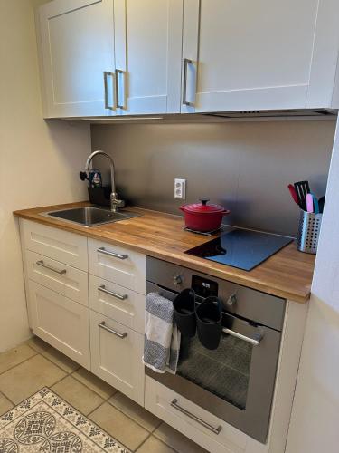 Gallery image of Quiet 2 Room apt - Free Parking - Near Bus stops in Garðabær