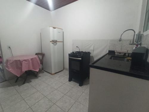 Kuchyň nebo kuchyňský kout v ubytování Hospede-se no Centro de Sana! Conforto e Qualidade!