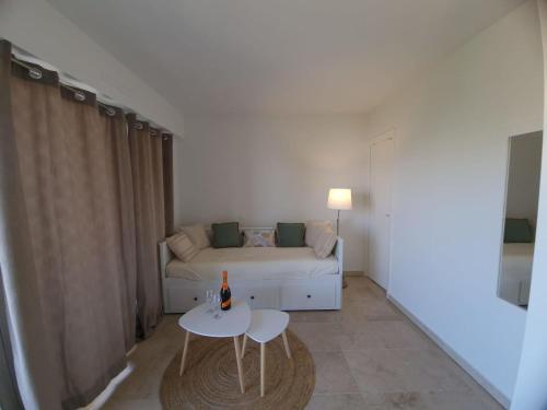 Studio Le Floriana-2 by Interhome
