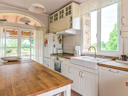 Η κουζίνα ή μικρή κουζίνα στο Holiday Home Le Pietre Focaie by Interhome