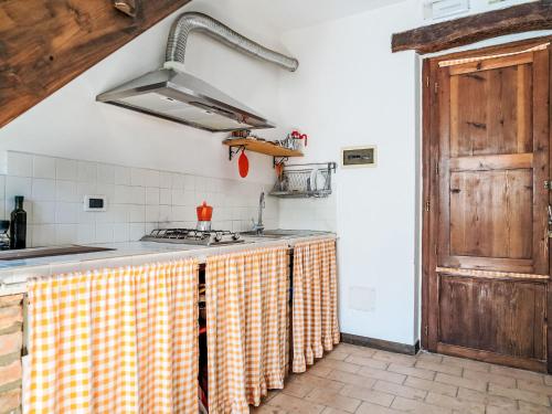 Η κουζίνα ή μικρή κουζίνα στο Apartment Bilo Giallo by Interhome