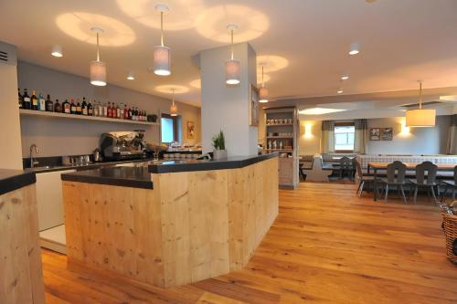 Ο χώρος του lounge ή του μπαρ στο HOTIDAY Bormio Centro