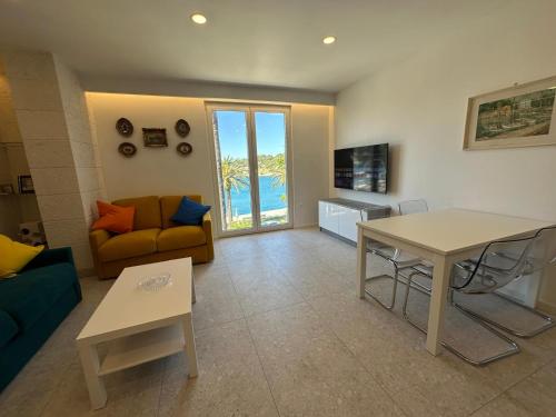 a living room with a couch and a table at Palma Gena Makarska in Makarska