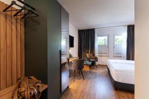 Postel nebo postele na pokoji v ubytování ACHAT Hotel Schwetzingen Heidelberg