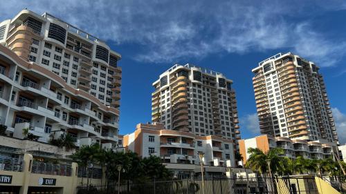 Modern 2-bedroom One Woodbrook Place Apartment!