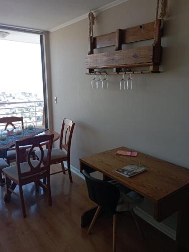 a dining room with a table and chairs and a window at Hermosa vista bahía Valparaíso in Valparaíso