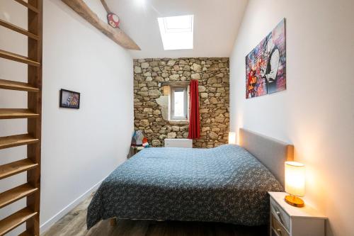 Una cama o camas en una habitación de Le Gîte du Taureau