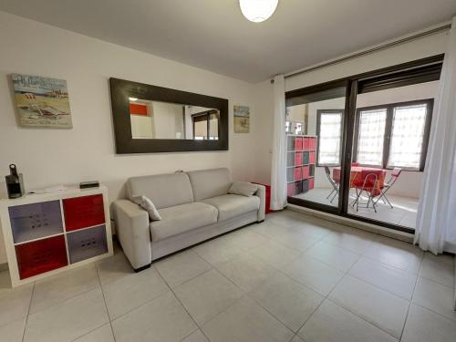 Centre Juan les Pins studio avec loggia Standing Rives Bleues