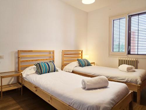 A bed or beds in a room at Apartament Gloria