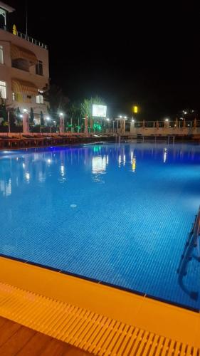 Kolam renang di atau dekat dengan Aydın Motel