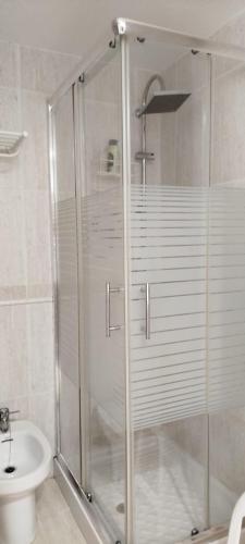 a glass shower in a bathroom with a toilet at salobreña primera linea de playa in Salobreña
