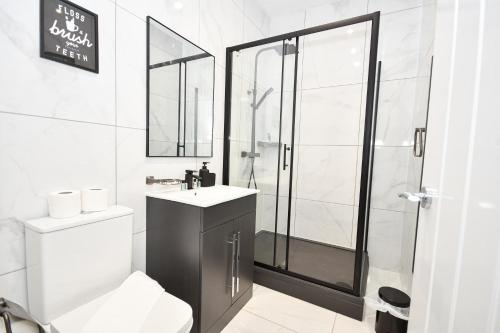 a bathroom with a shower and a sink and a toilet at Modern & Compact 1 Bedroom Apartment in Bradford in Bradford