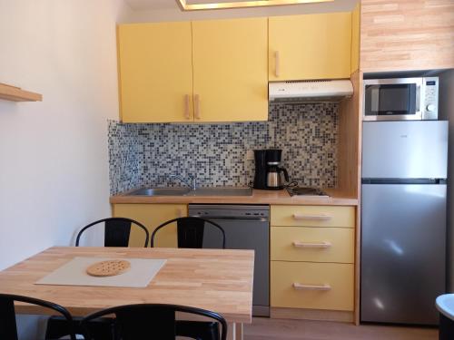 Dapur atau dapur kecil di camping le Faillal