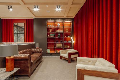 a living room with red curtains and a couch at ABC Hotel Porto - Campanhã in Porto