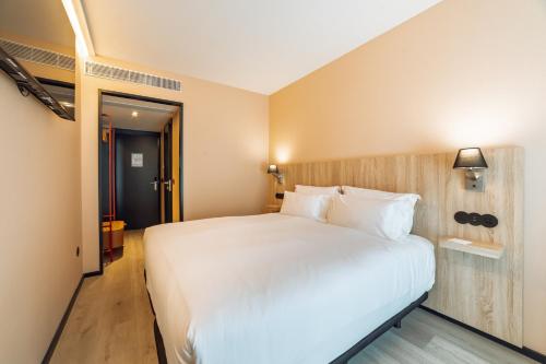 a large white bed in a hotel room at ABC Hotel Porto - Campanhã in Porto