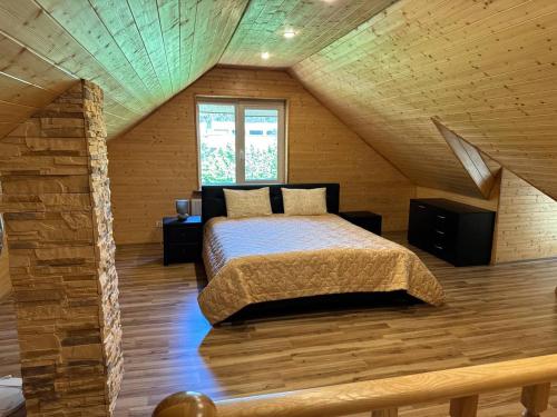 Ένα ή περισσότερα κρεβάτια σε δωμάτιο στο Apartamentai Renata