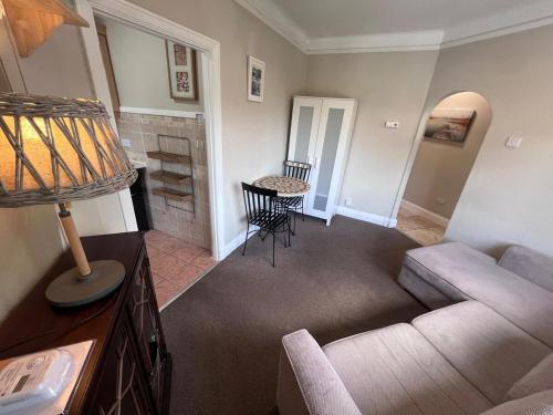 Χώρος καθιστικού στο Cosy Elmhurst Studio Retreat