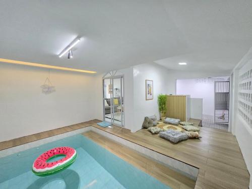 Πισίνα στο ή κοντά στο Casa Amélie 3 mins from Clark
