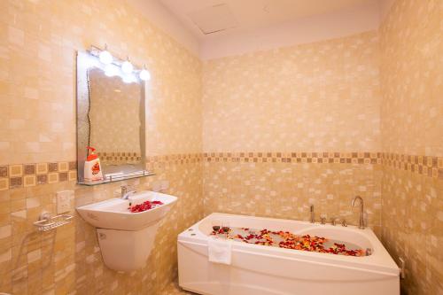 Phòng tắm tại Phuong Nam Guest House