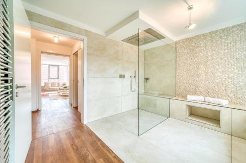 Ένα μπάνιο στο Luxury Penthouse in the center
