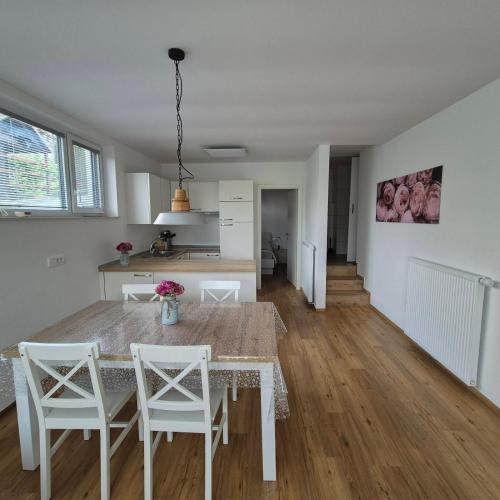 Annie's apartment