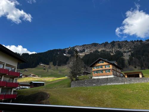 Vue générale sur la montagne ou vue sur la montagne depuis l'appartement
