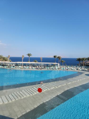 Cosy Romantic Sea View Villa at a 5 Hotel