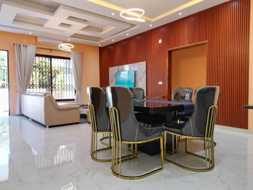 a conference room with a black table and chairs at M Square in Ponta do Ouro