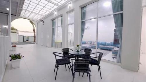 Χώρος καθιστικού στο Waeb Holiday Home- Two bedrooms